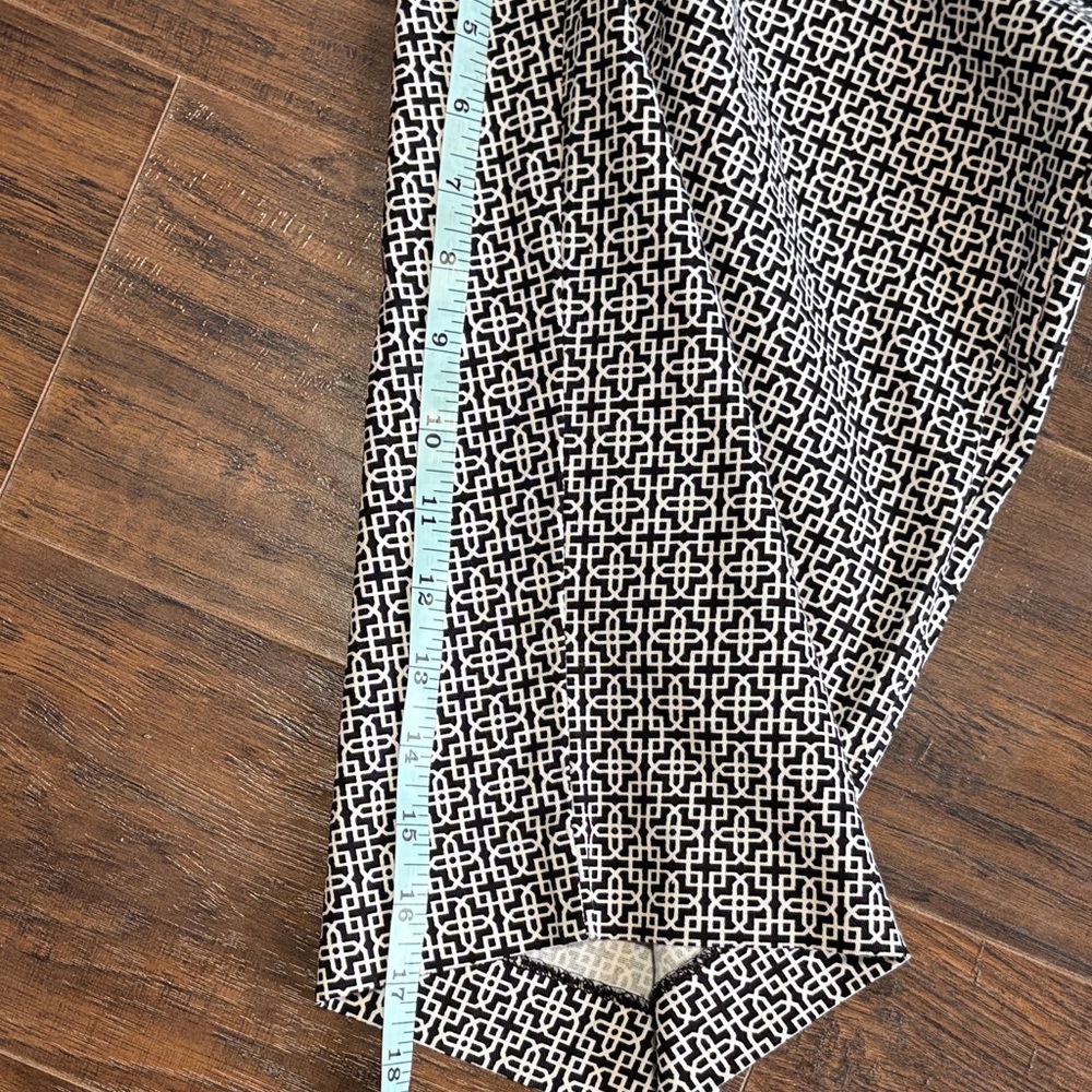 Counterparts Stretch Black and White Patterned Cropped Pants - Picture 6 of 11